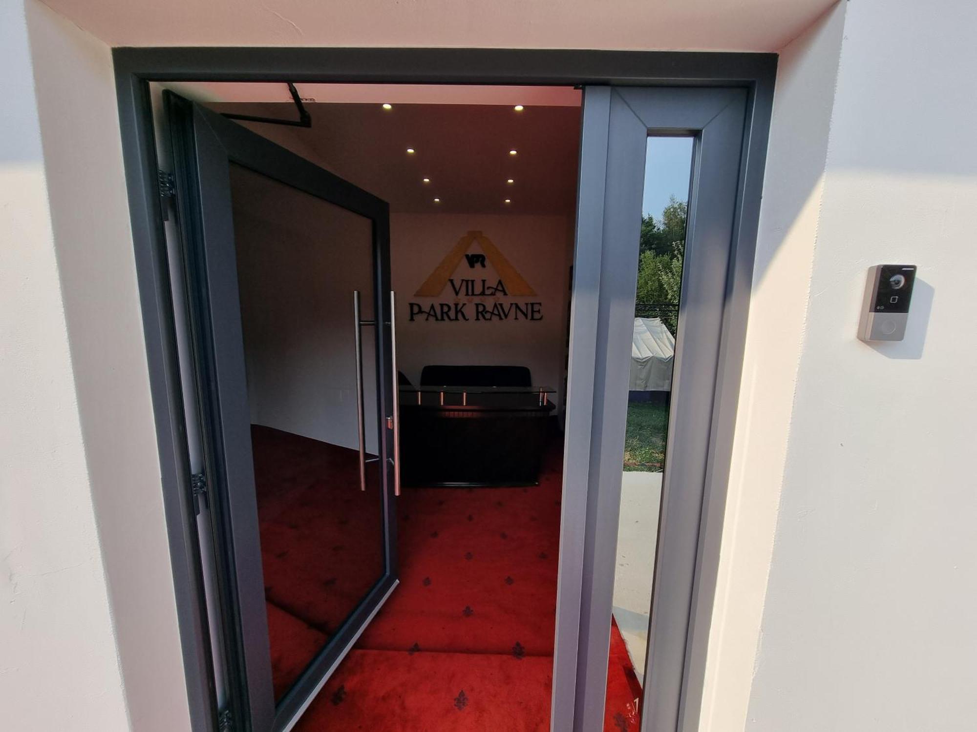 Villa Park Ravne ヴィソコ エクステリア 写真
